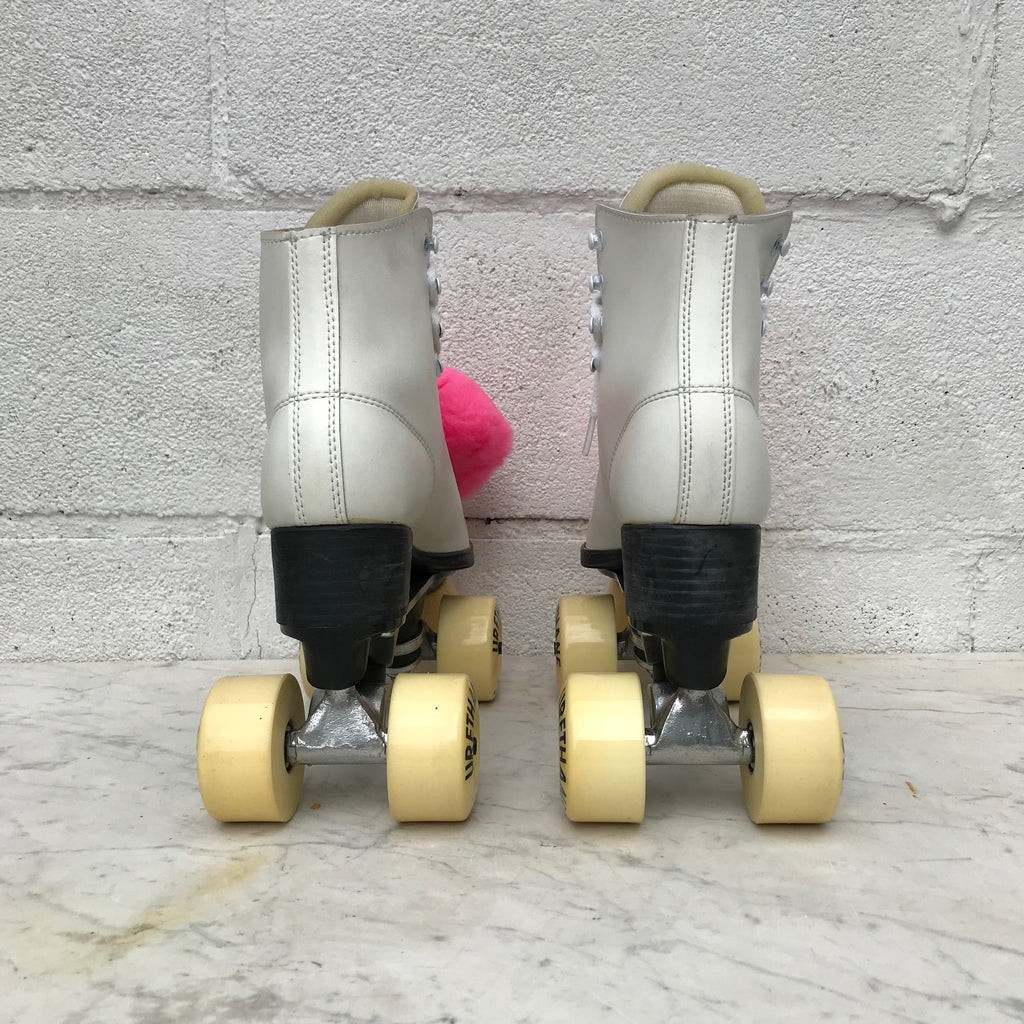 Vintage PACER Freestyle Women's White Leather Youth Roller Skates with Pink Pom Pom : Model #P965 size 6 in Original Box with Key