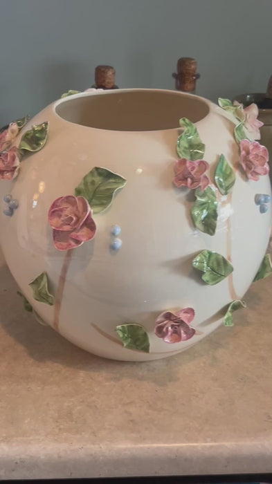 Gorgeous Vintage White Capodimonte Style Glazed Flower Globe Vase  NO SHIPPING!